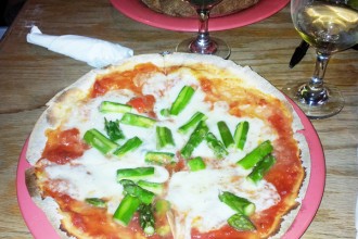 pizza asperges et huile de truffe - Risoteria